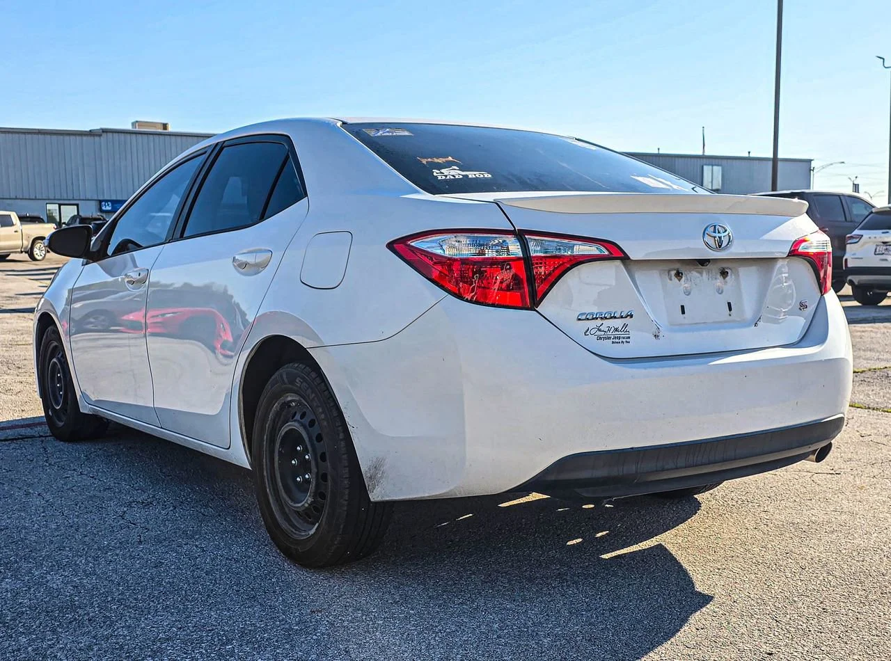 Used 2016 White Toyota L image 3