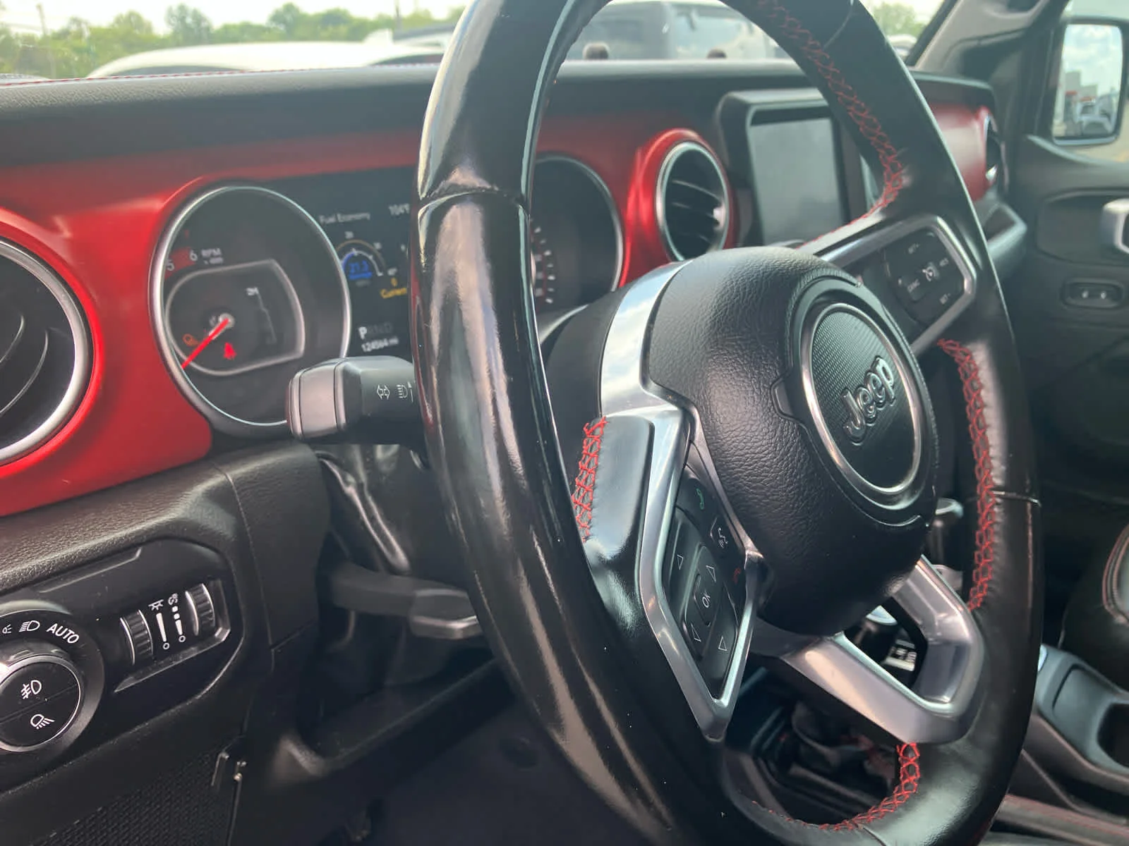 Used 2022 Sting-Gray Clearcoat Jeep Rubicon image 9