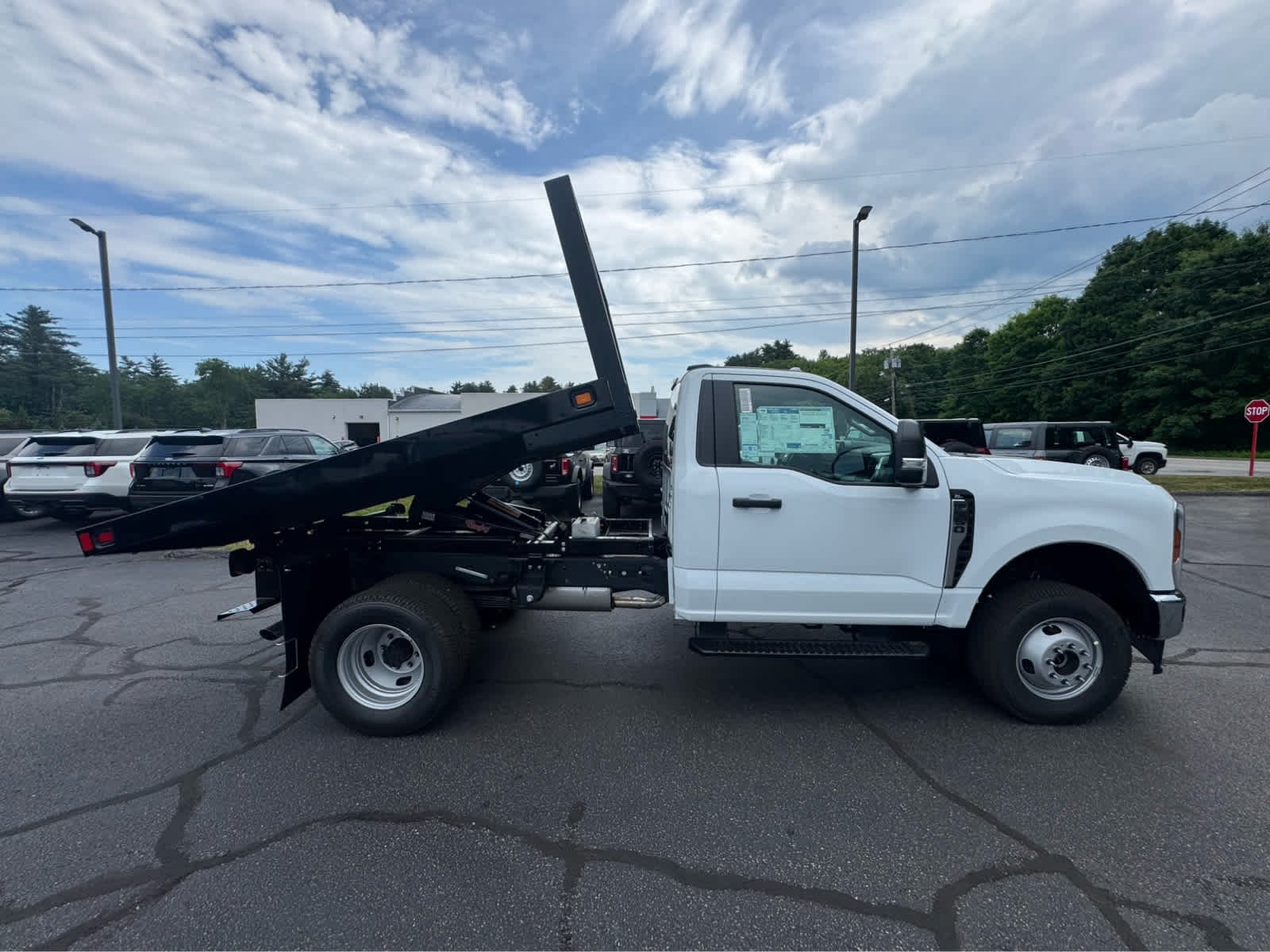 New 2026 Oxford White Ford XL image 8
