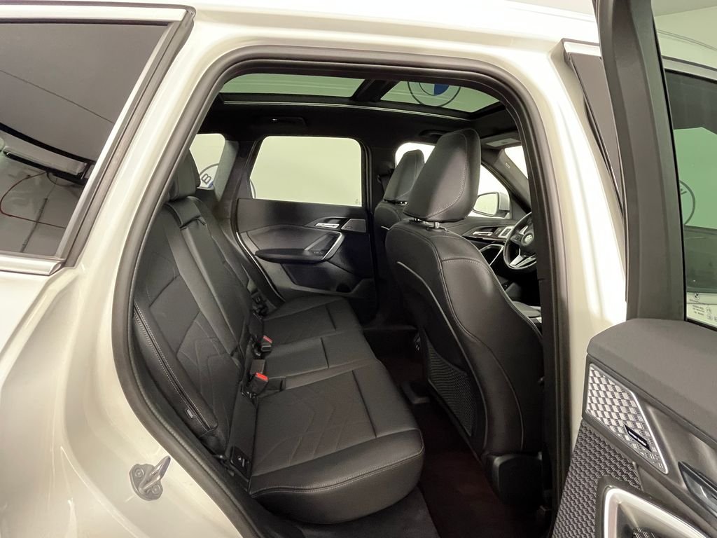 Used 2024 White BMW xDrive28i image 22