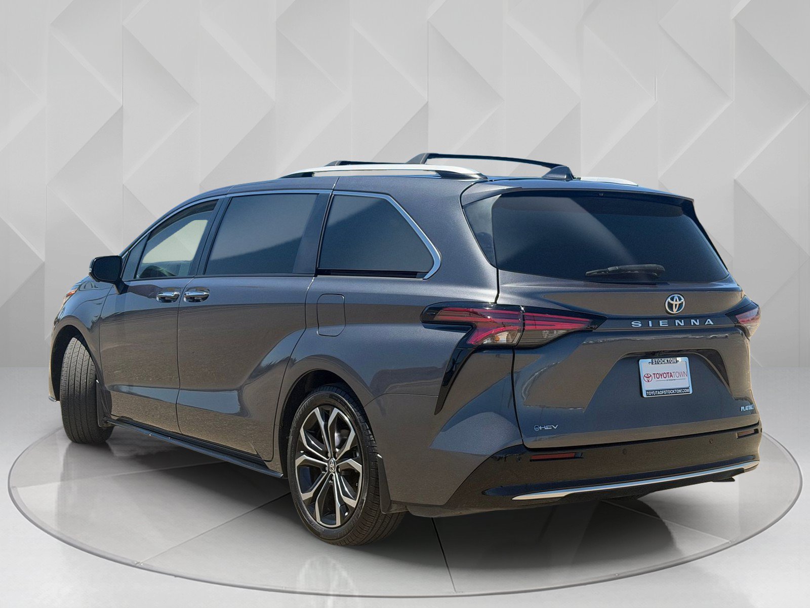 Certified Used 2025 Magnetic Gray Metallic Toyota Platinum image 3