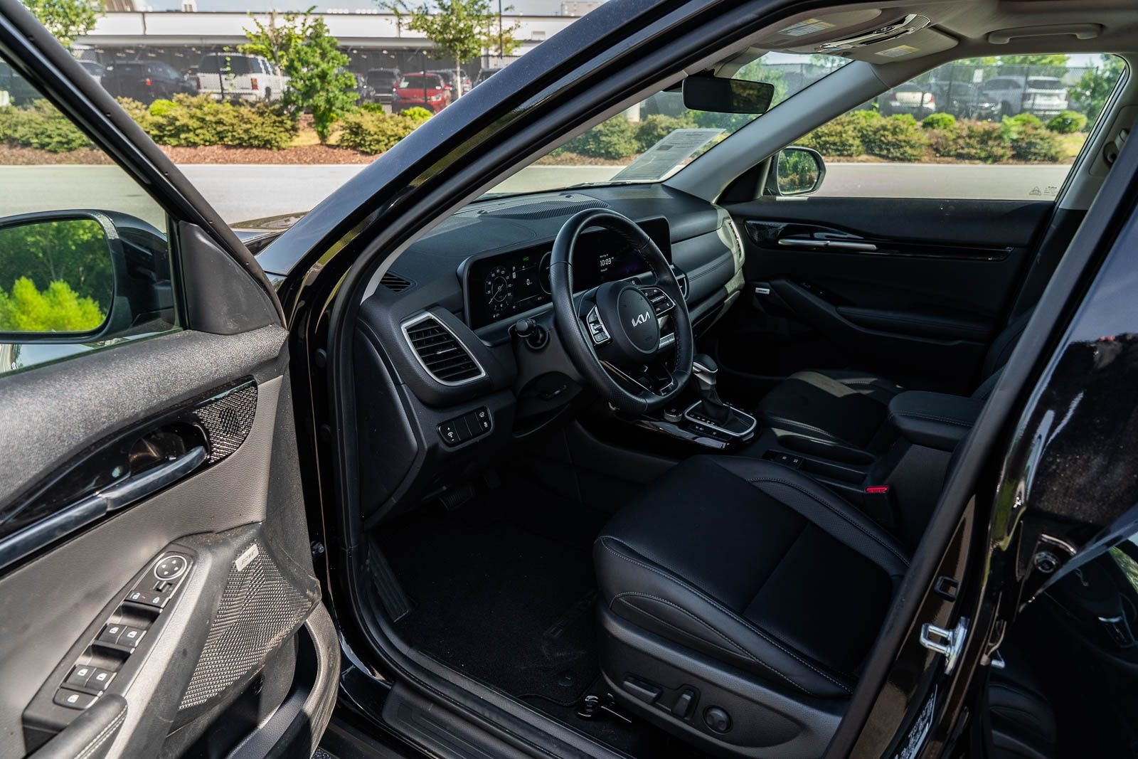 Used 2026 Black Kia SX image 17