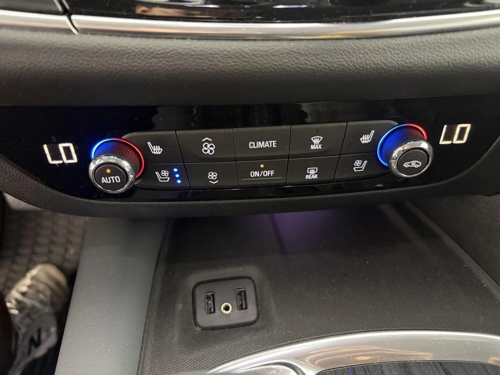 Used 2019 Satin Steel Metallic Buick Premium image 18
