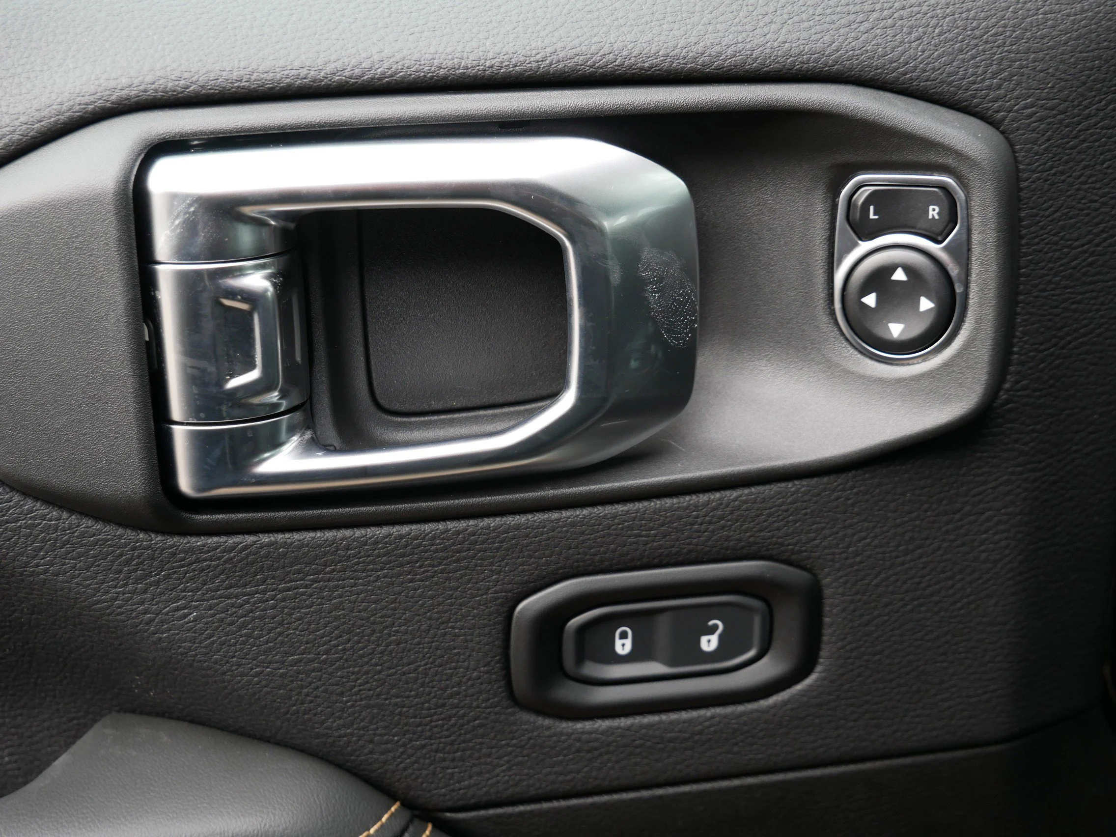 New 2026 Black Clear-Coat Exterior Paint Jeep Sahara image 13