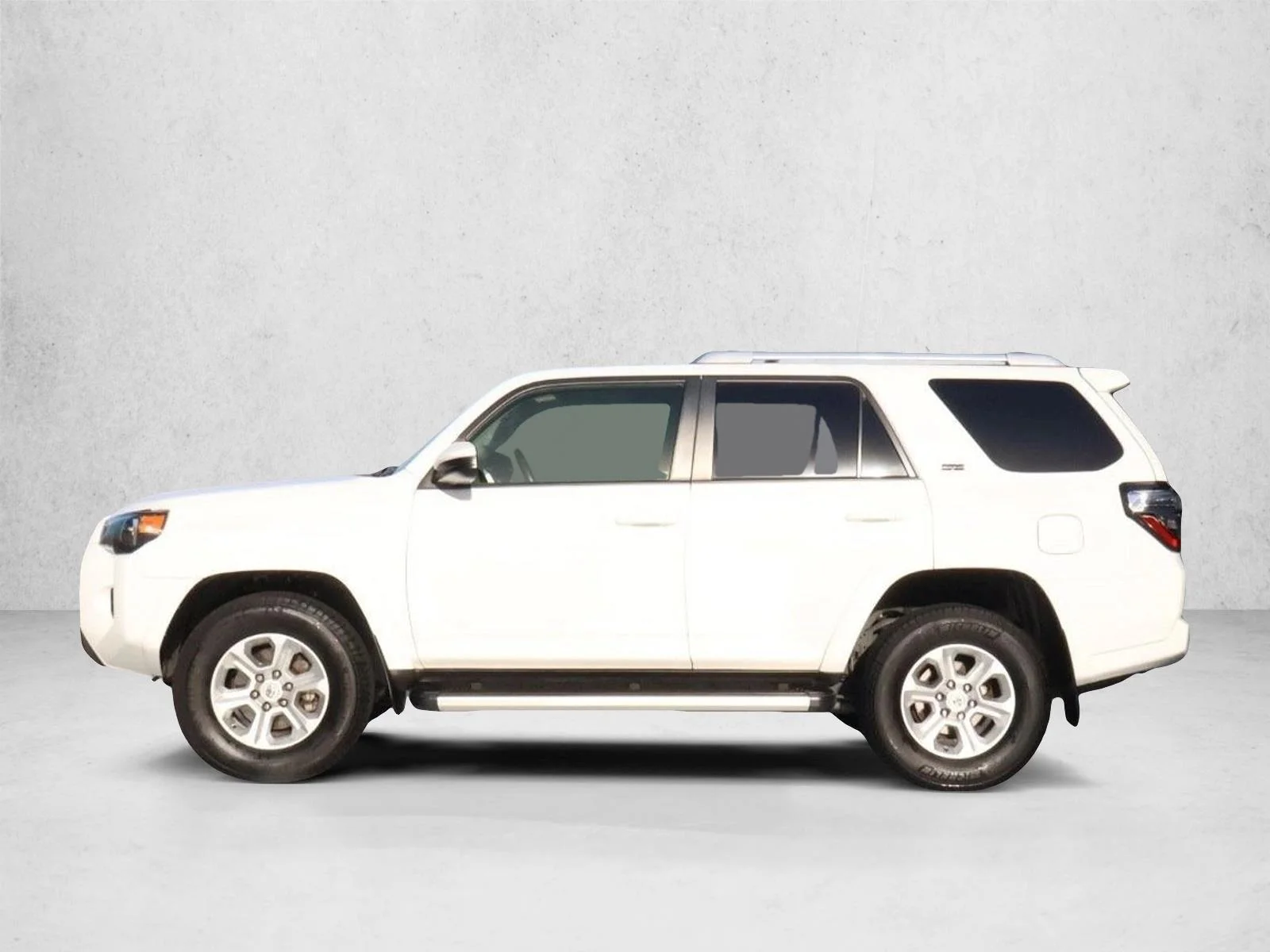 Used 2018 Super White Toyota SR5 image 2