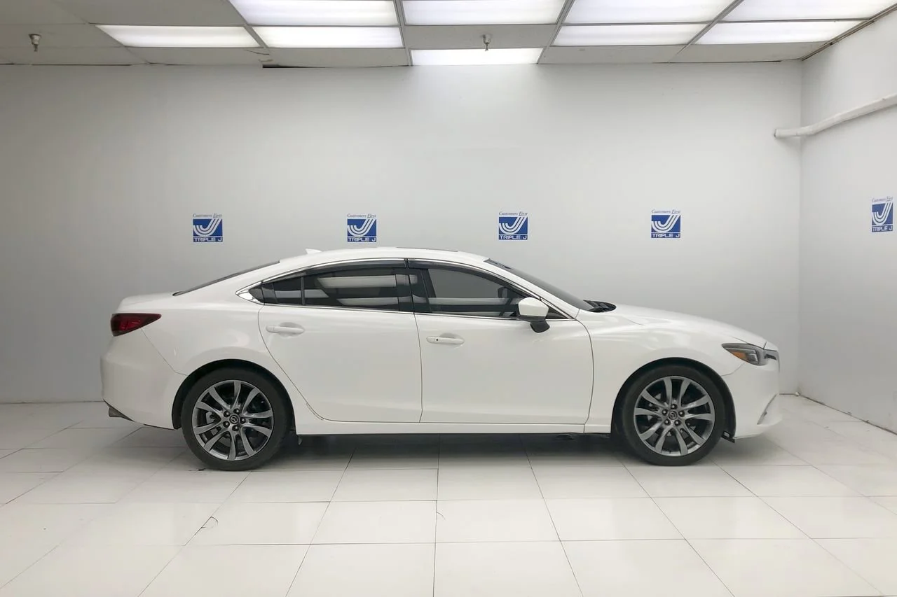 Used 2017 Snowflake White Pearl Mazda Grand Touring image 9