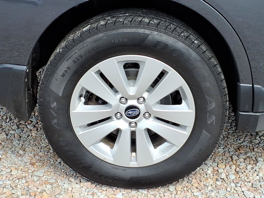 Used 2019 Gray Subaru 2.5i Premium image 10