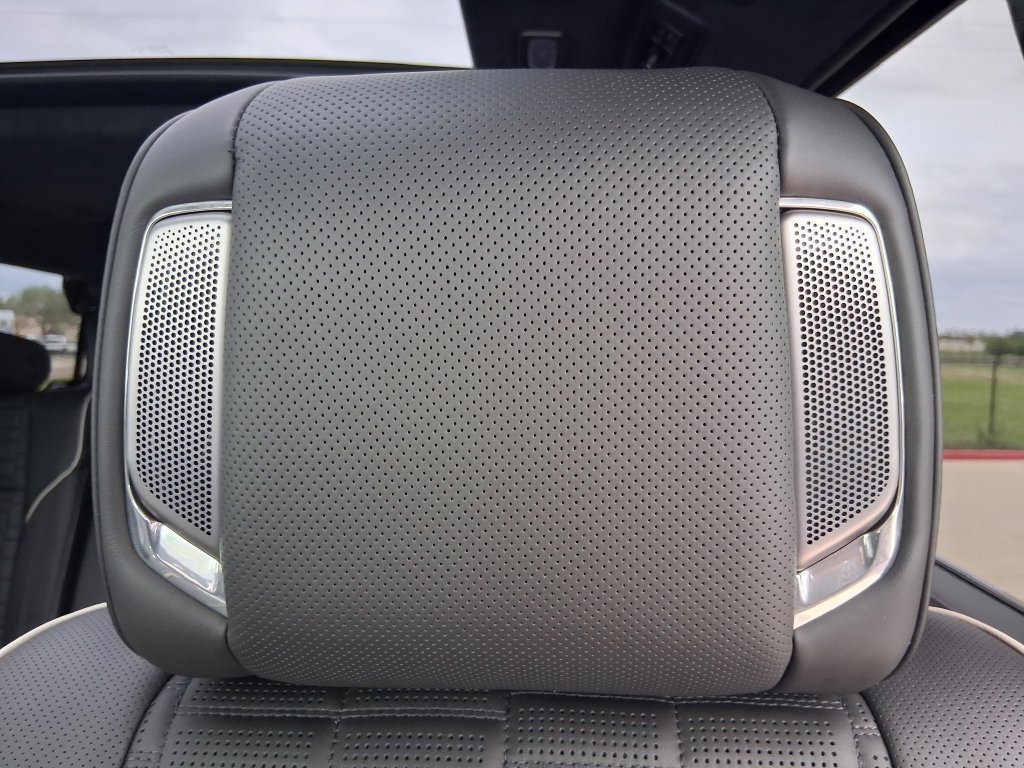 Used 2025 Crystal White Tricoat Cadillac Sport Platinum image 21