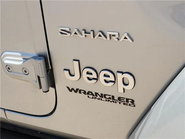 Used 2022 Silver Zynith Clearcoat Jeep Sahara 4x4 image 7