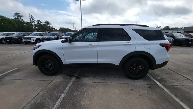 New 2026 Star White Metallic Tri-Coat Ford Tremor image 8