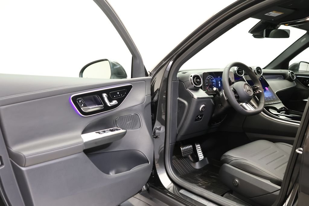 Used 2027  Mercedes-Benz GLC 300 image 34