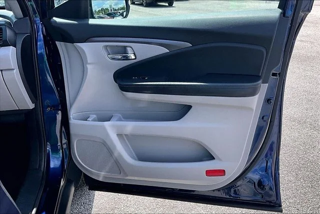 Used 2017  Honda RTL-T image 26
