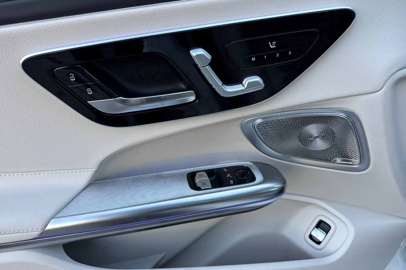 New 2027 Polar White Mercedes-Benz CLE 300 image 8