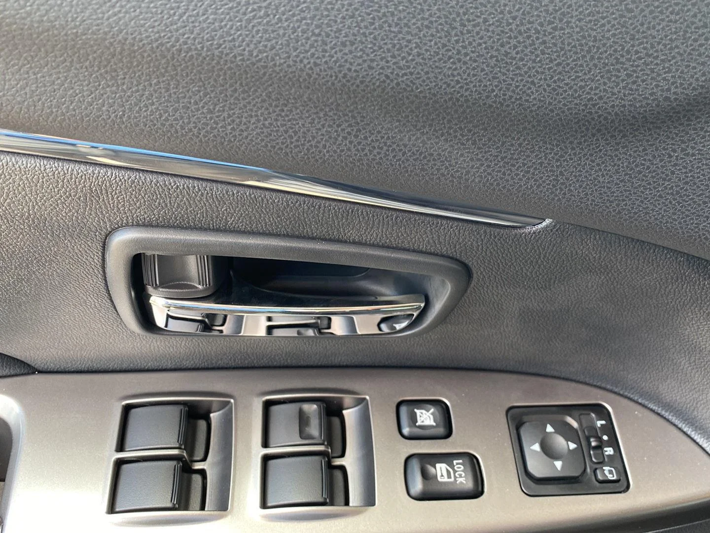 New 2027 Mercury Gray Metallic Mitsubishi 2.0 SE AWC image 17