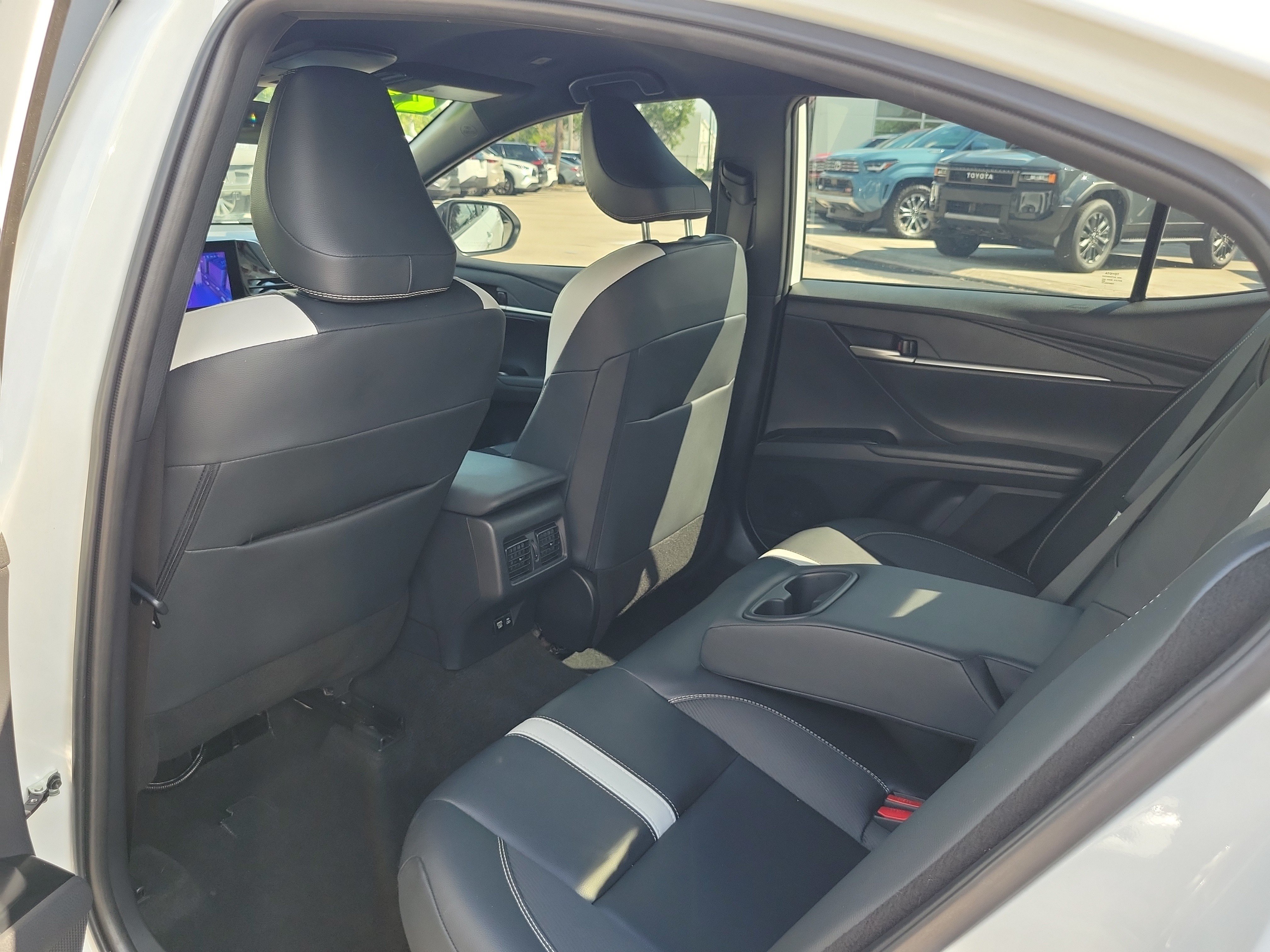 Used 2025 Ice Toyota SE image 11