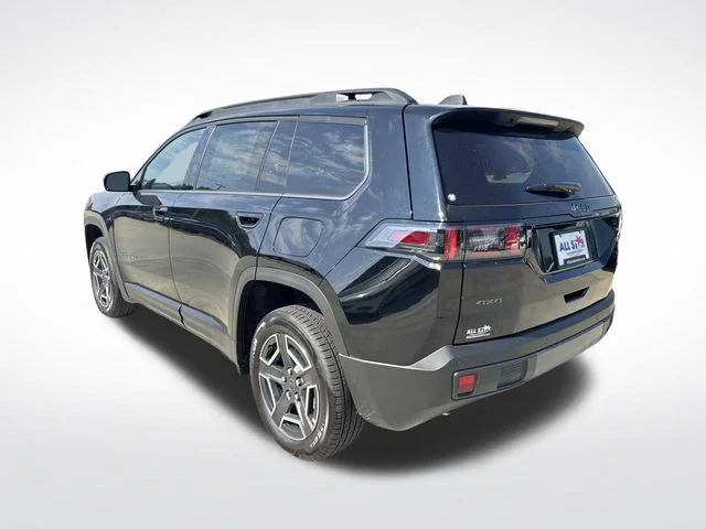 New 2026 Diamond Black Crystal Pearl-Coat Exterior Paint Jeep Laredo image 6