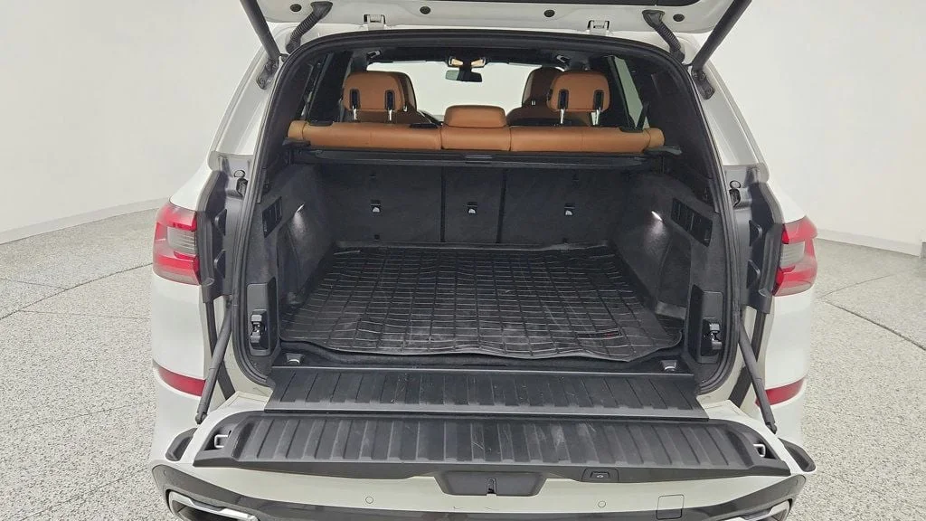 Used 2019 Alpine White BMW xDrive40i Sports Activity Vehicle w/ M Sport Pkg & Executive Pkg image 22