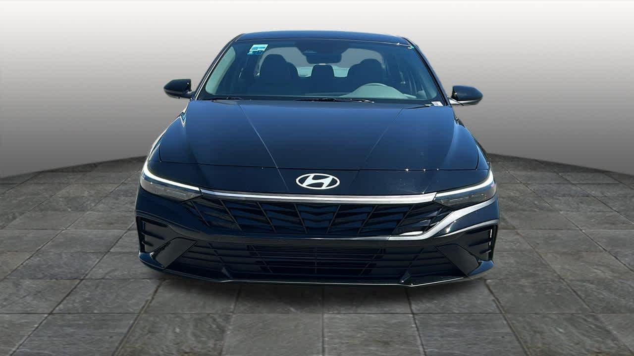 New 2026 Abyss Black Hyundai SE image 2
