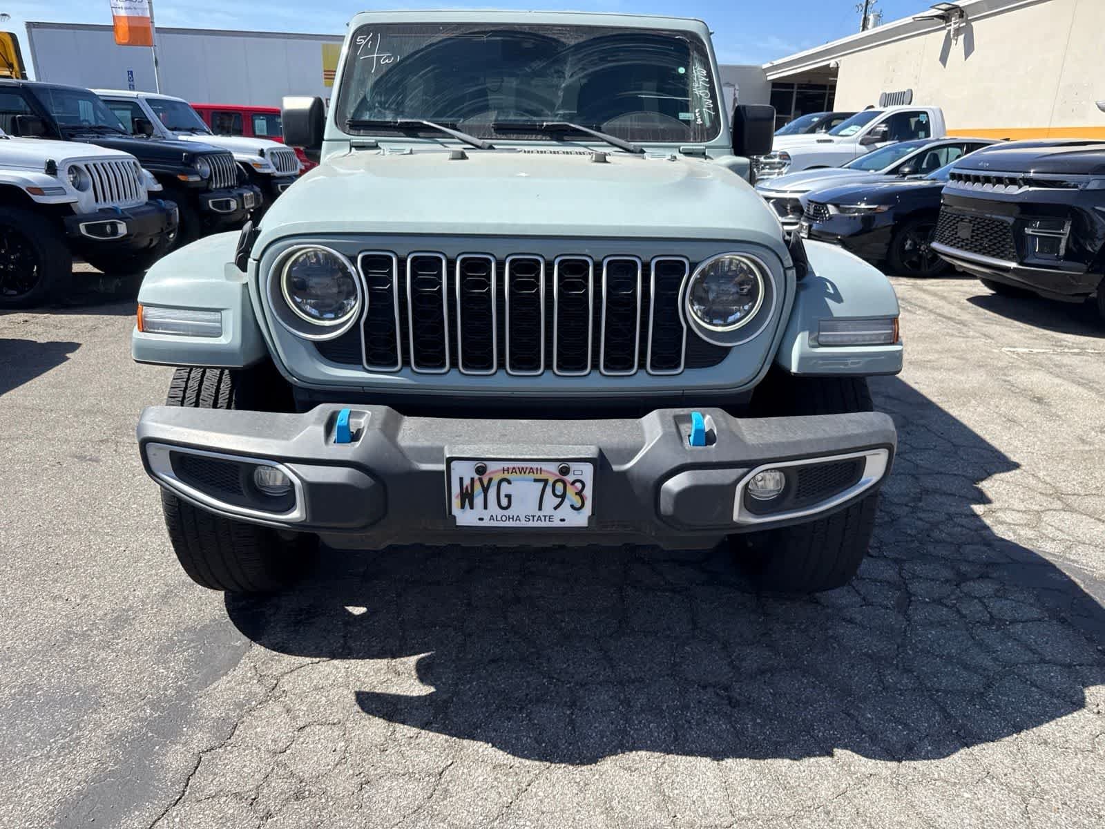 Used 2024 Earl Clearcoat Jeep Sahara image 5