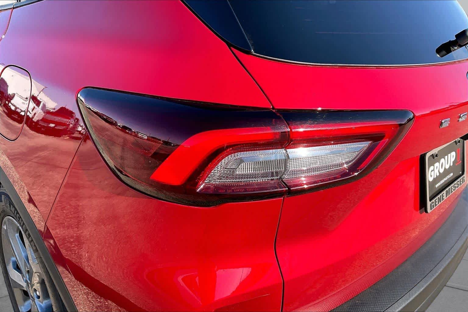 Used 2025 Rapid Red Metallic Tinted Clearcoat Ford ST-Line image 28