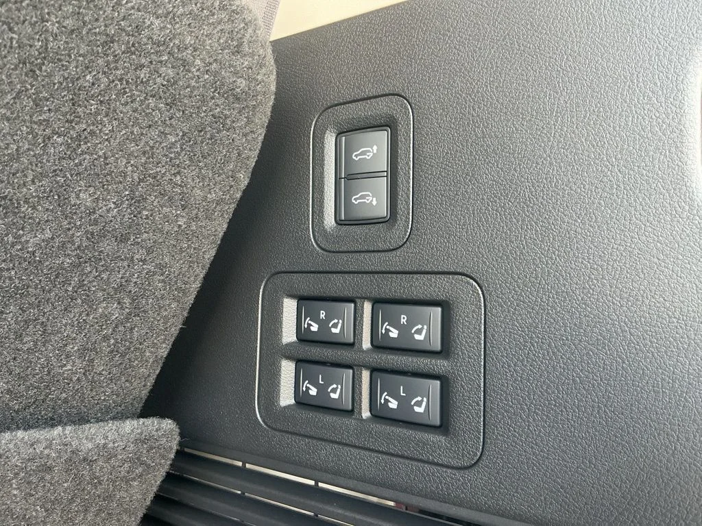 New 2026 RADIANT WHITE INFINITI Luxe 4WD image 31