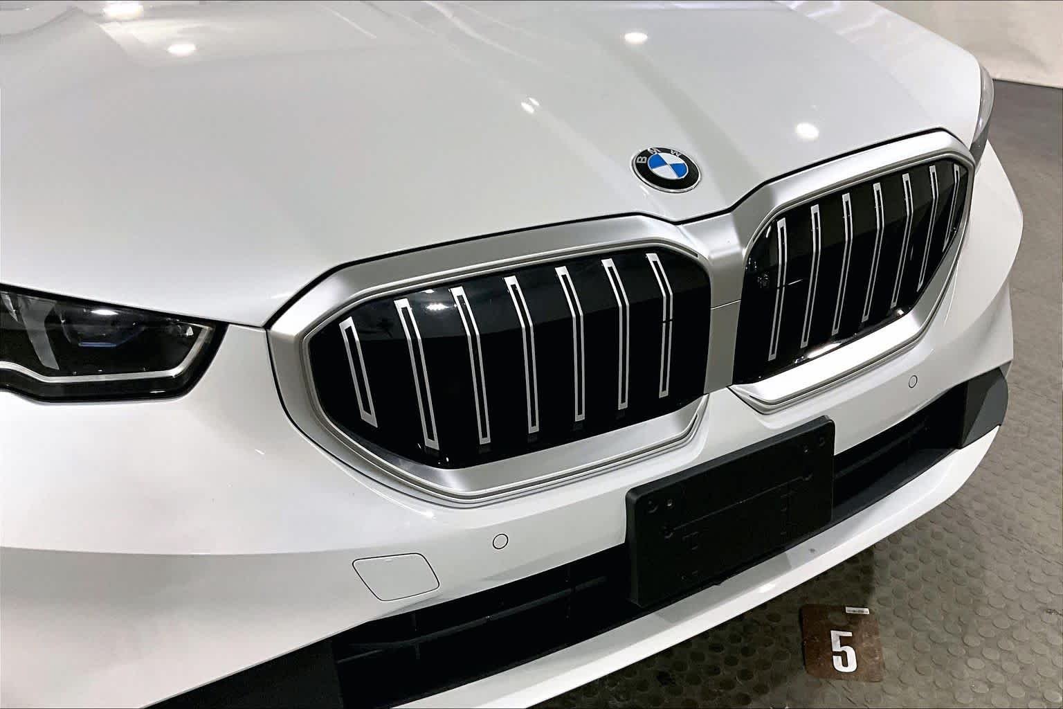 Used 2026 Mineral White Metallic BMW 530i xDrive image 31