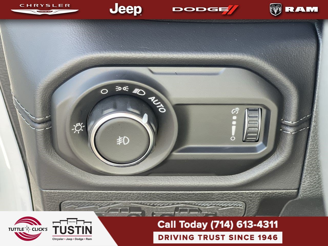 New 2026 Bright White Clear-Coat Exterior Paint Jeep Sahara image 23