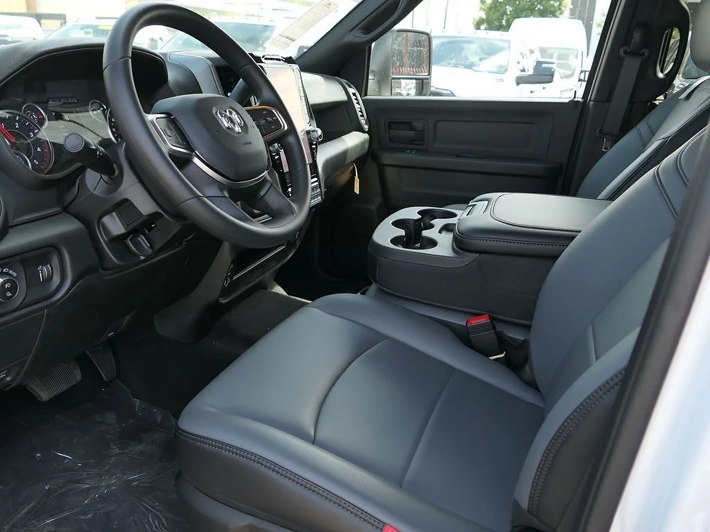 2026 RAM 3500 Tradesman - Photo 9