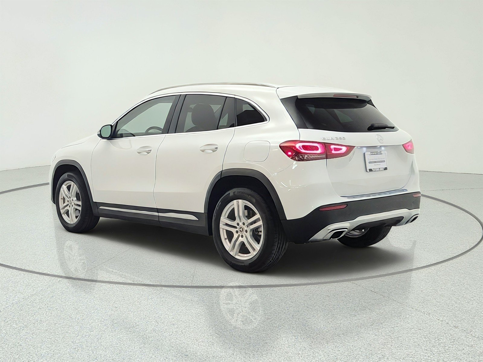 Used 2023 Digital White Metallic Mercedes-Benz GLA 250 SUV image 7