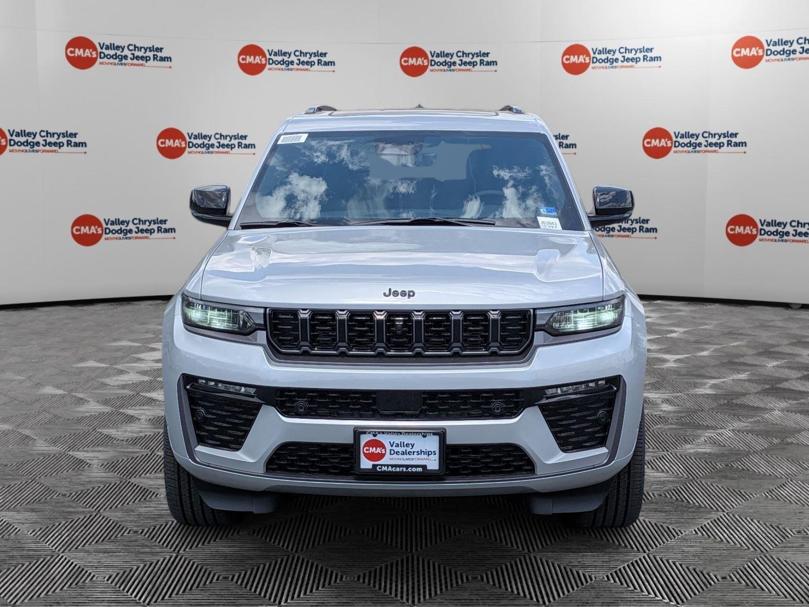 New 2026 Silver Zynith Exterior Paint Jeep Limited Reserve image 2