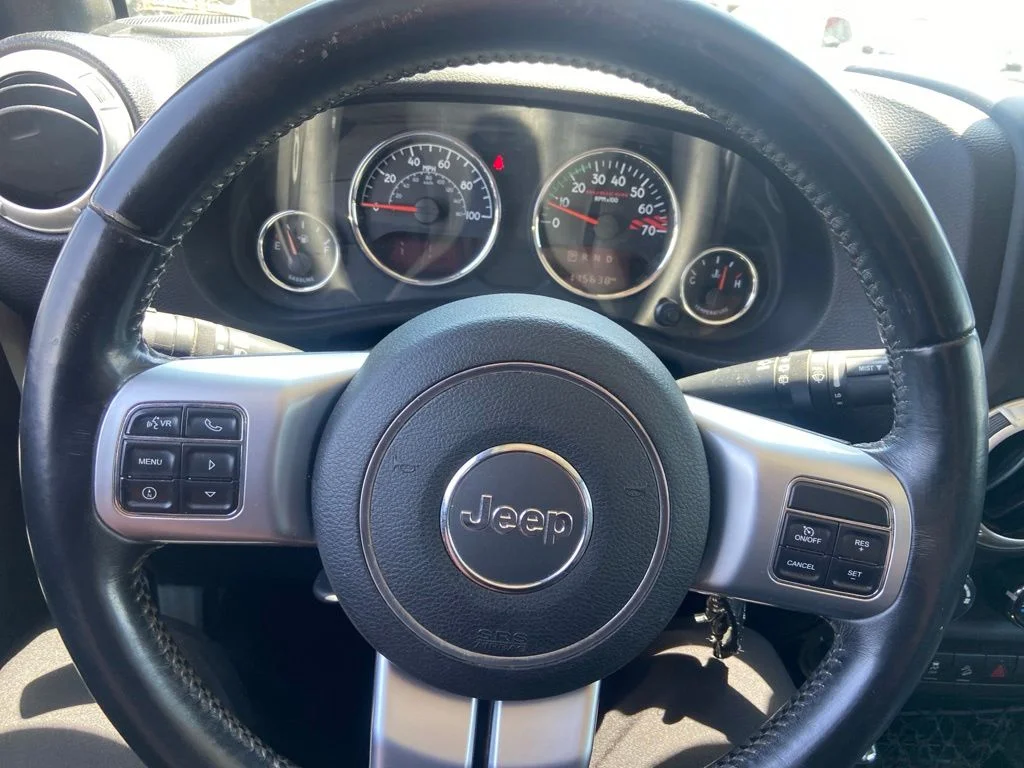 Used 2017 White Jeep Unlimited Rubicon image 37