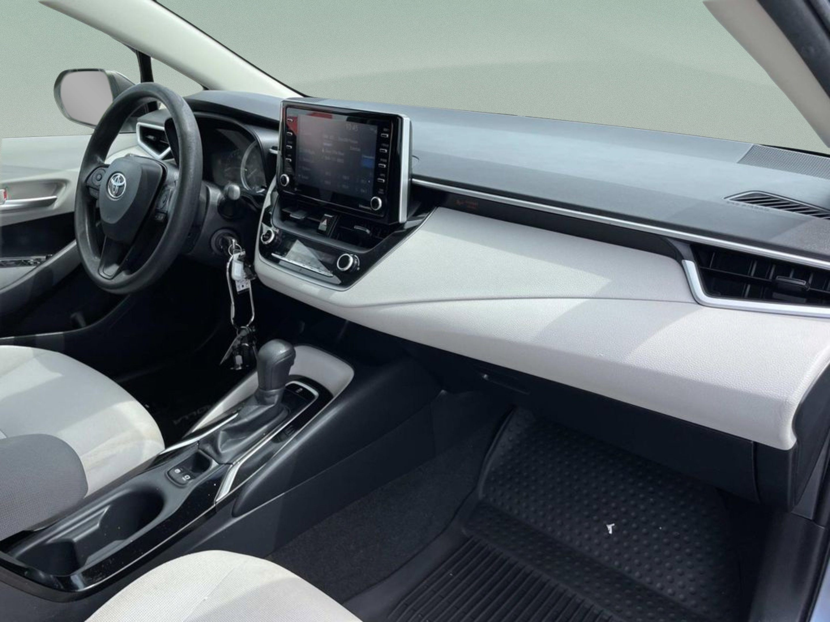 Used 2021  Toyota LE image 17