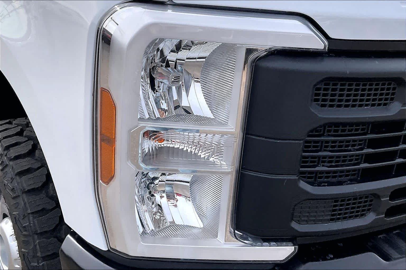 New 2026 Oxford White Ford F-250® XL image 13