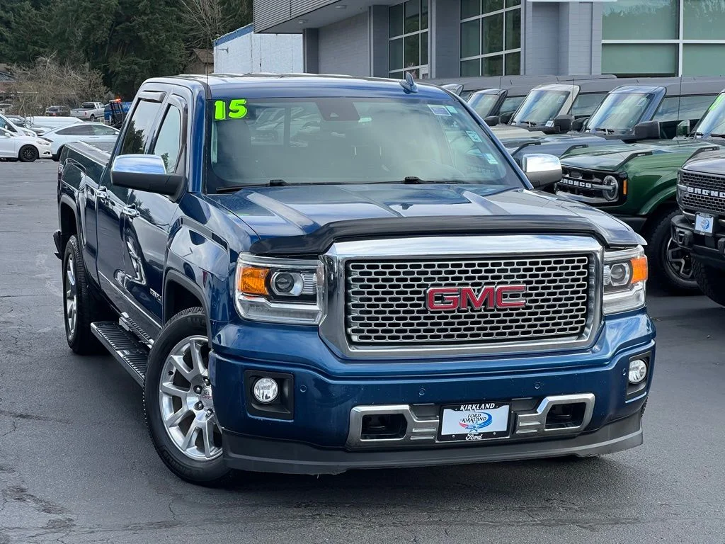 2015 GMC Sierra 4WD Crew Cab Short Box's photo