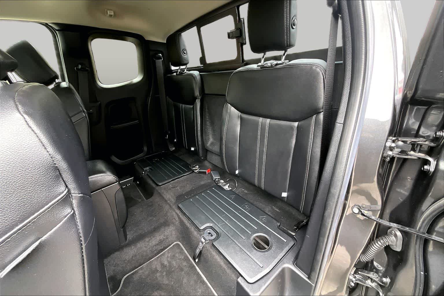 Used 2019 Magnetic Metallic Ford LARIAT image 19