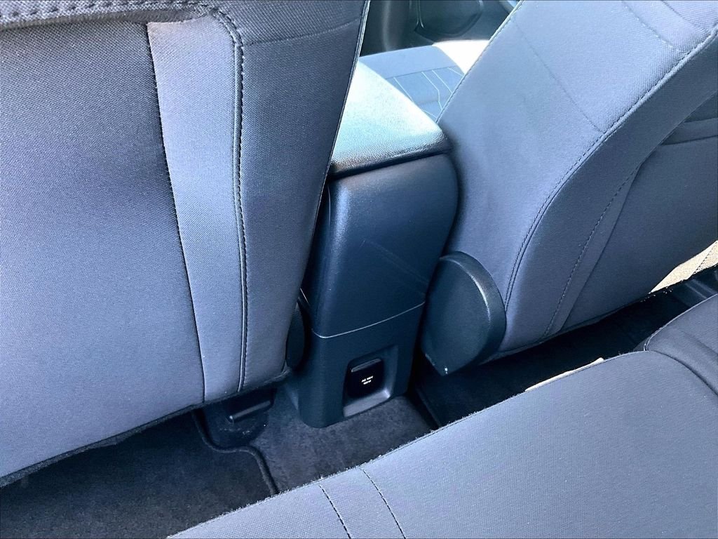 Used 2022 Silver Ford SE image 26