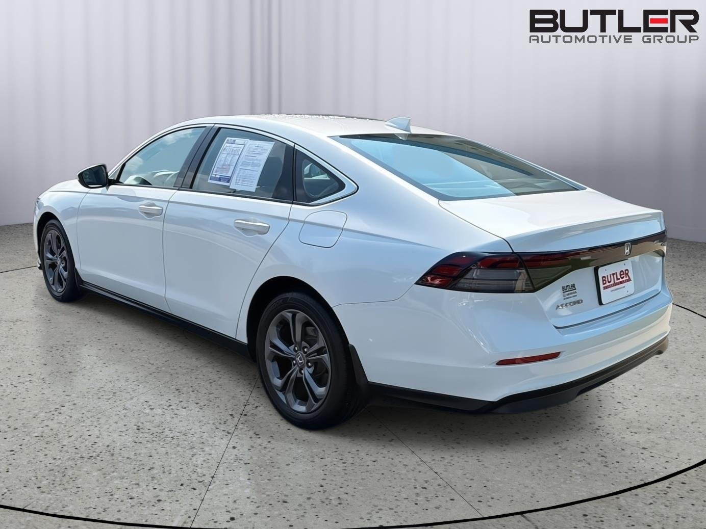 Used 2023 Platinum White Pearl Honda EX image 4