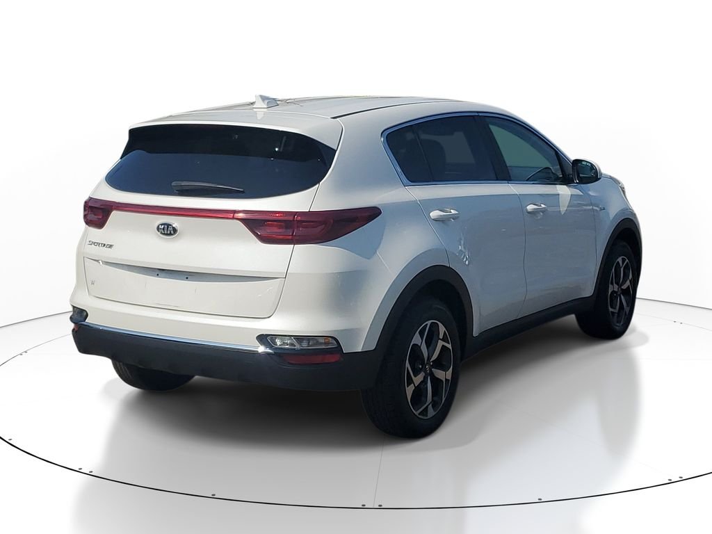 Used 2022 Snow White Pearl Kia LX image 4
