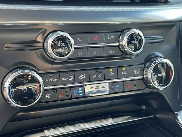 New 2026 Iconic Silver Metallic Ford Lariat image 35