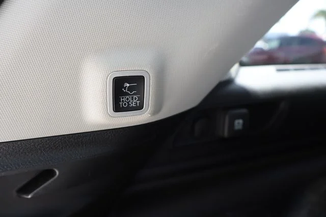 Used 2024 Silver Jeep 4xe image 27