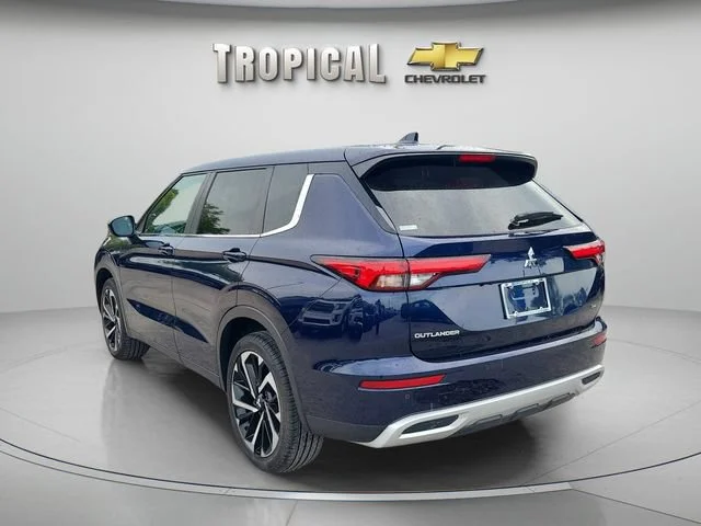 Used 2024 Black Mitsubishi SE image 2