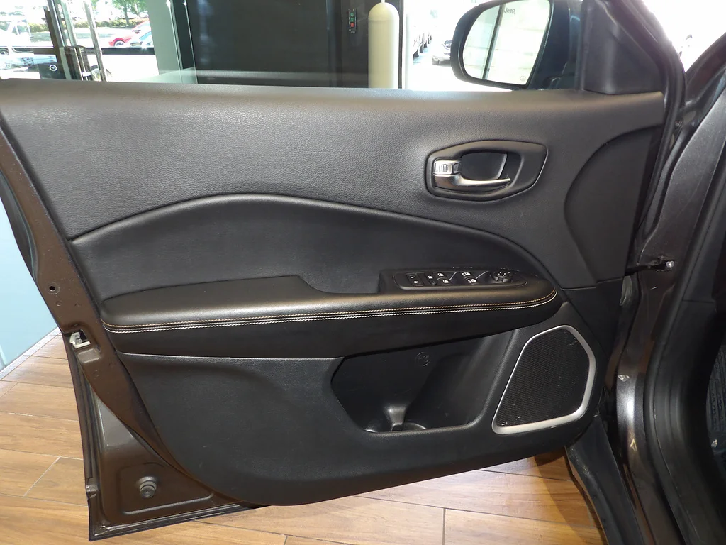 Used 2021 Granite Crystal Metallic Clear Coat Jeep Latitude image 23
