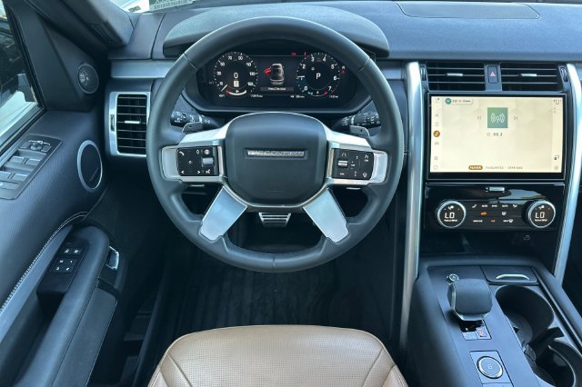 Certified Used 2025 White Land Rover Dynamic SE image 13