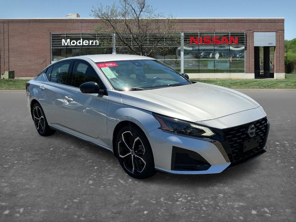 Used 2024 Brilliant Silver Metallic Nissan 2.5 SR image 5