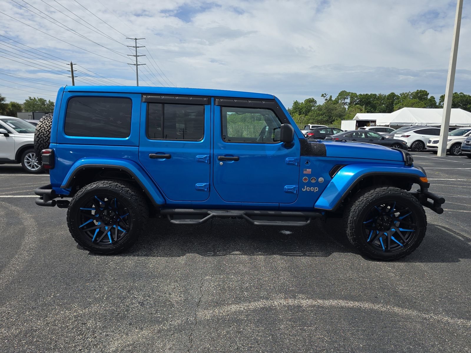 Used 2024 Blue Jeep Sahara image 3