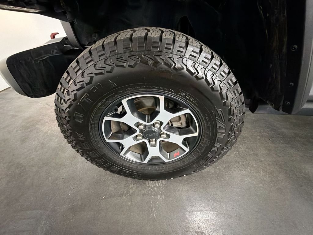Used 2020 Silver Jeep Rubicon 4x4 image 30
