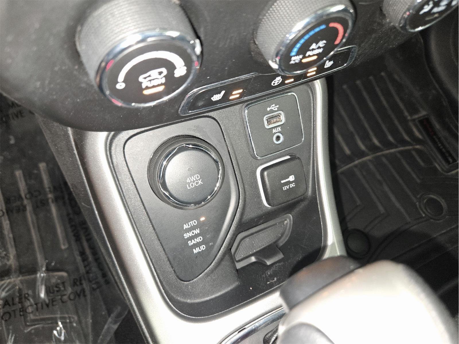 Used 2018 BLACK JEEP SPORT image 27