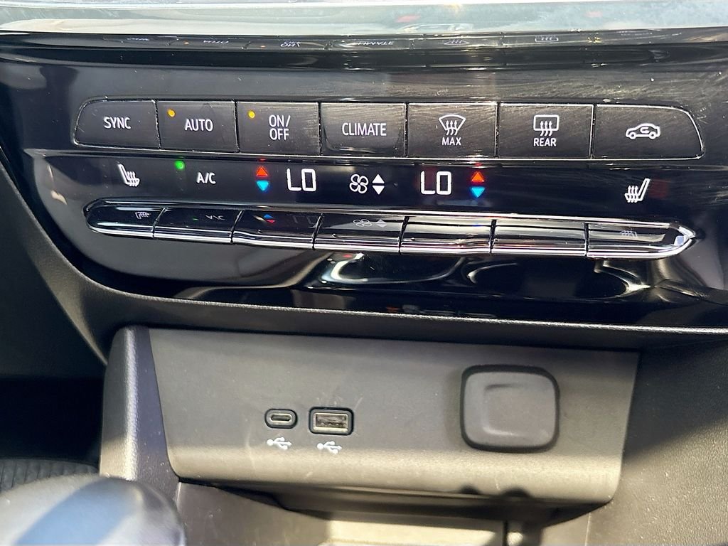 Used 2025 Black Buick Avenir image 26