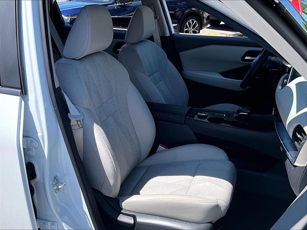 Used 2025 White Nissan SV image 11