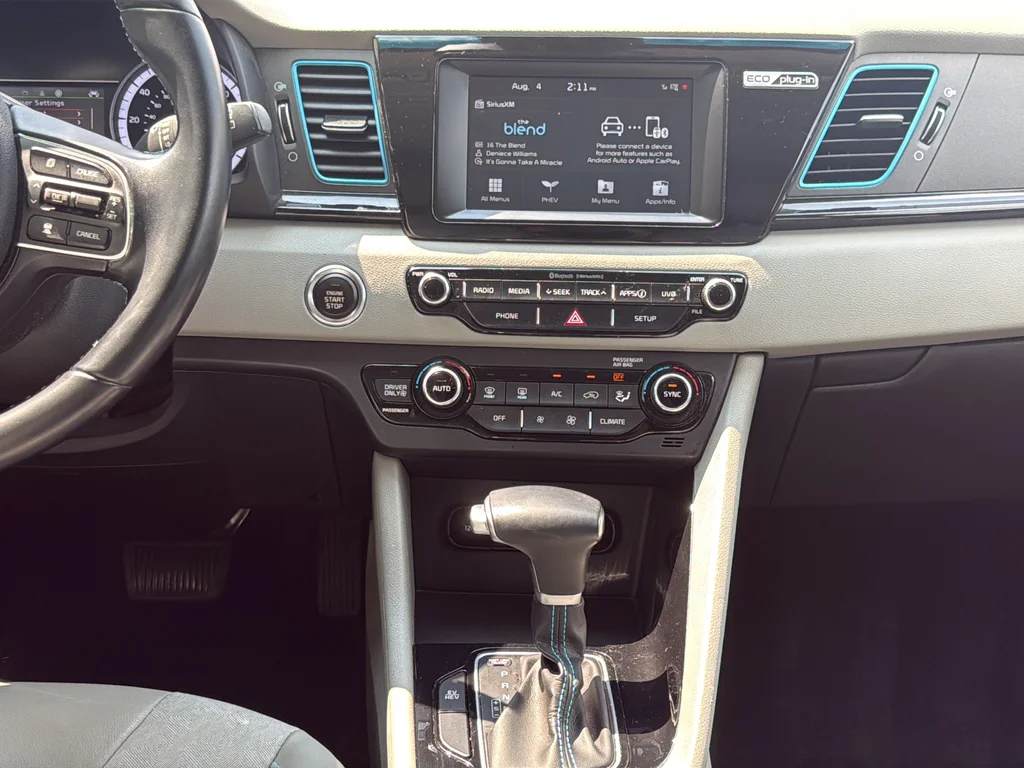 Used 2019 White Kia EX image 20